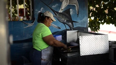 Deep frying Stock Footage 85404717