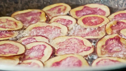 Deep frying native Peruvian potato slices. Vídeos de archivo 344986172