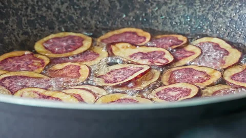 Deep frying native Peruvian potato slices. Vídeos de archivo 344986175