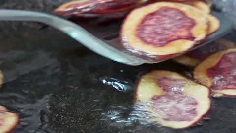 Deep frying native Peruvian potato slices. Vídeos de archivo 344986555