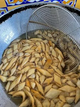 Deep frying a tea time snack made with whole wheat flour called Nimki in pi.. 写真素材