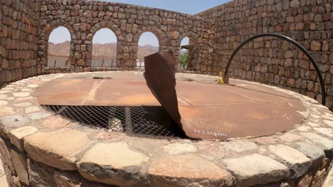 Deep Glimpse into Historical Water Source in Arid Desert Landscape Vídeo Stock 321209164