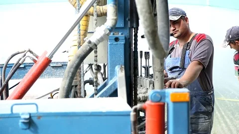 Deep ground drilling machine Stock-Footage 92501829