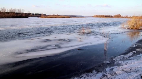 Deep river on the eve of ice drift in the spring in March. Video stock 109050570