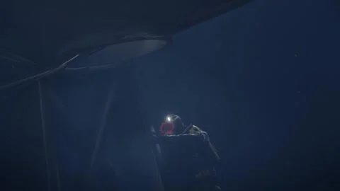 Deep Sea Diver Attempting to Board Sub Underwater Animation Vídeo Stock 169195026