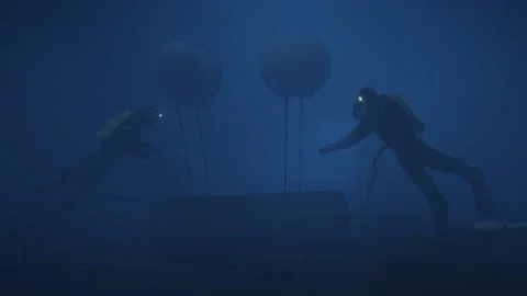 Deep Sea Divers Lowing Nuclear Generator Underwater Animation Vídeo Stock 169195006