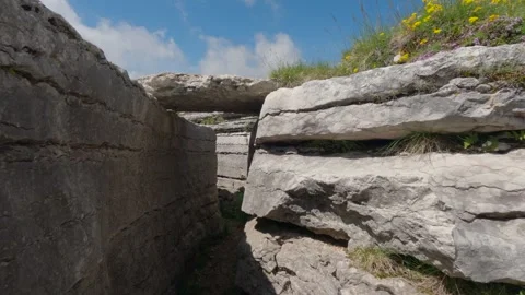 Deep Trench in the Limestone Rocks of Lessinia High Plateau, Italy Vidéo 337879951