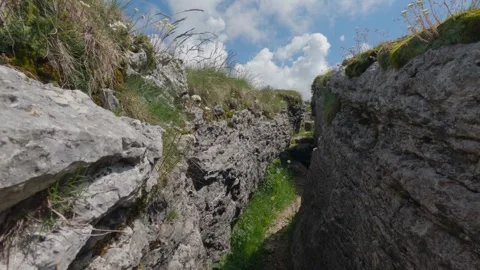 Deep Trench in the Limestone Rocks of Lessinia High Plateau, Italy Vidéo 337880211