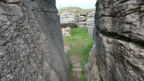 Deep Trench in the Limestone Rocks of Lessinia High Plateau, Italy Vidéo 337880604