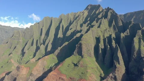 Deep valley walls and fluted ridges above Kalalau, Kauai Vídeo Stock 96053623