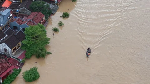 The deepest flood in history in Hoi An, Da Nang 2025 Video stock 320878912