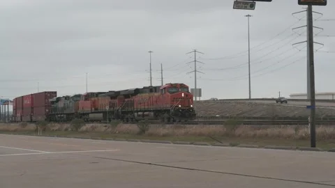 Deer Park, TX, US - March 06, 2022: Train loaded with shipping containers. Stock-Footage 171475358