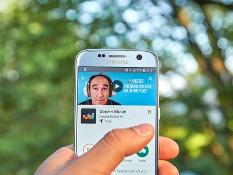 Deezer application on Samsung S7 screen Photos