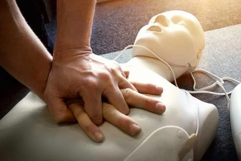 Defibrillator AED CPR emergency first aid training demonstration Stock-Fotos
