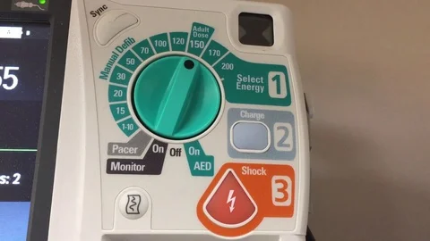 Defibrillator alarming to Shock Stock-Footage 70144680
