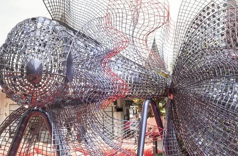 Defined by its intricate geometric layering, this sculpture reimagines the .. 스톡 사진