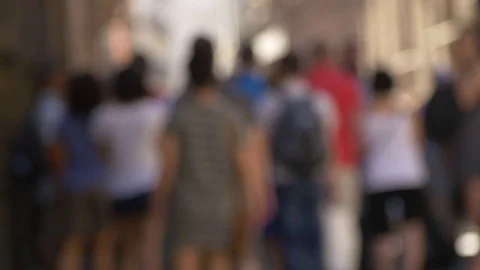Defocus Crowd of People in Barcelona Streets Video stock 80439595
