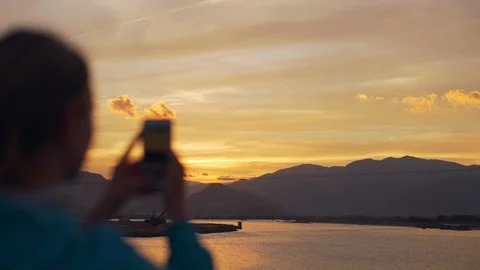 Defocus hands make photo of mountains at sunset on smartphone rapid slow motion Stock Footage 86595322