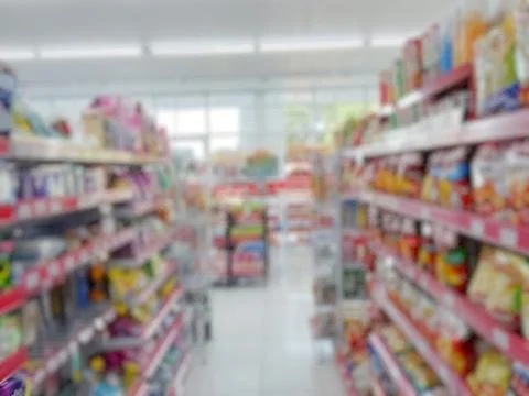 Defocused abstrack background of minimarket or convenience store Foto stock