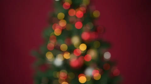 Defocused Christmas tree with lights and ornaments Видео 141301642