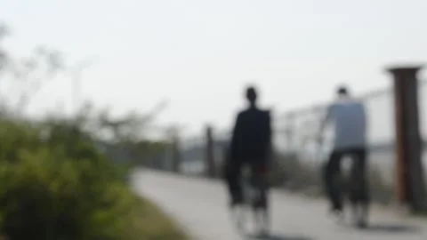 Defocused: cycling Video stock 212555171