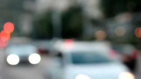 Defocused night traffic lights 動画素材 80023792