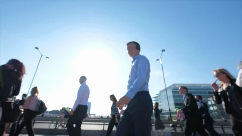 Defocused slow motion of commuters at rush hour Video stock 89882931