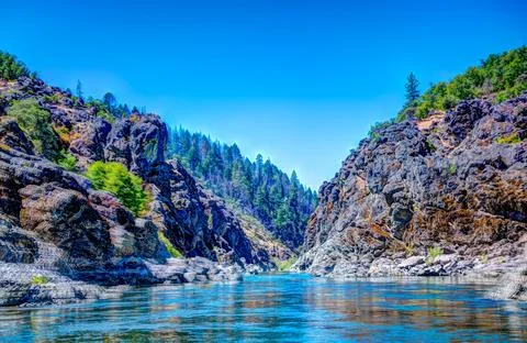 Defocused Water level view of Hellgate Canyon on the wild and scenic Rogue River Foto stock