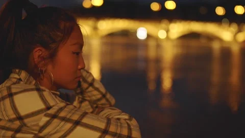 Defocused woman thinking on problems at night. Stock-Footage 287434528