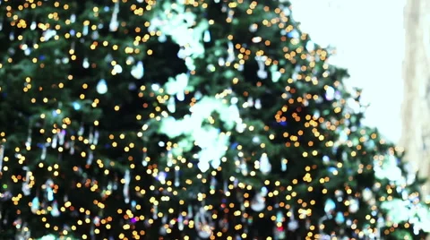 Defocusing christmas tree with nice colors and lights Stock-Footage 58087757