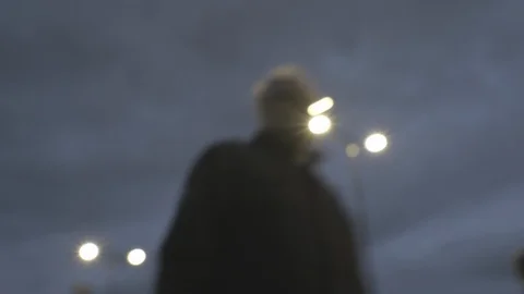 Defocussed view of commuters at rush hour at dusk on london bridge Video stock 96359442