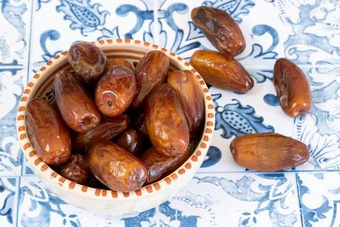Deglet nour dates close-up on a table Foto stock
