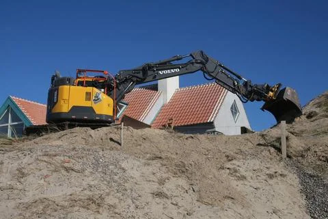 Deichbau zum Schutz vor hohem Wellengang der Nordsee in Gammel Skagen, Dän.. Stock Photos