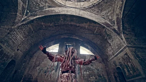 Deity in the middle of a ruined temple Stock Footage 168490982