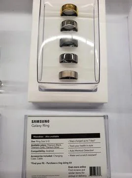 Delaware, U.S - Dec 16, 2025 - The Samsung Galaxy Ring, Android-compatible .. Foto stock
