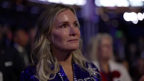 A delegate in a sequined jacket watches the stage, RNC Dallas 2026 Stock-Footage 345274950