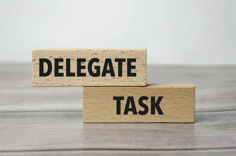 Delegate task on the work table and alarm clock Foto stock