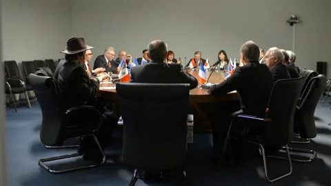 Delegates from different countries sit at the round table and vote unanimously Видео 73648797