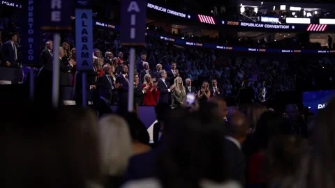 Delegates stand and applaud on the convention floor, RNC Dallas 2026 Stock-Footage 345274944
