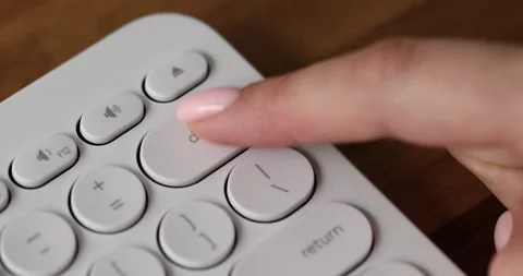 Delete button on a computer keyboard Stock-Footage 251739390