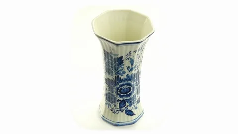 Delft Blue vase, rotating Stock Footage 92392414