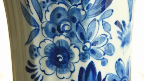 Delft Blue vase, rotating 스톡 동영상 92392868