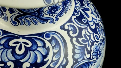 Delft Blue vase with windmill, rotating 스톡 동영상 92386681