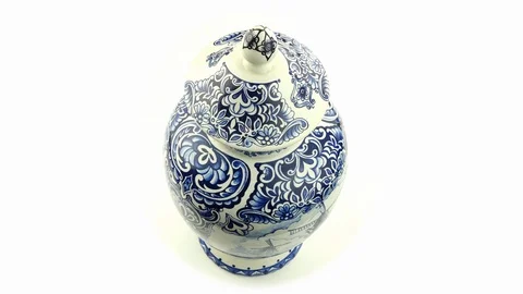 Delft Blue vase with windmill, rotating Stock Footage 92387664