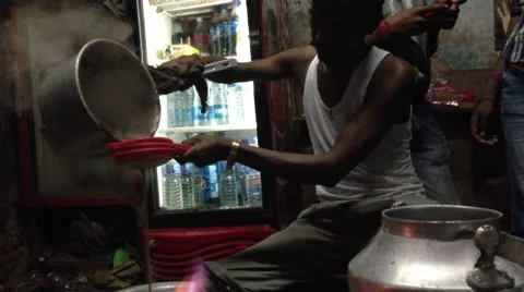 Delhi chai vendor making tea Stock Footage 44170953