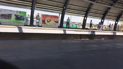 Delhi metro train Vídeos de archivo 73113956