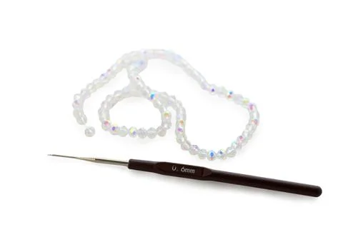 Delicate crafting session with shimmering beads and a precise crochet hook .. Foto stock