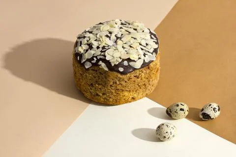 Delicate Easter cake with dark chocolate and almonds with exquisite taste. Foto stock