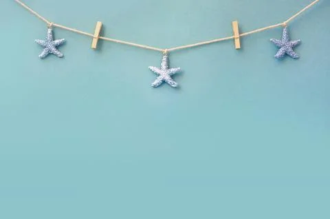Delicate nautical border with starfish on a background of colourful turquoise 스톡 사진