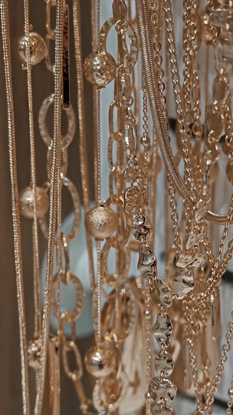 Delicate necklaces with large decorative elements on a stand. Accessories for Vídeos de archivo 330788392